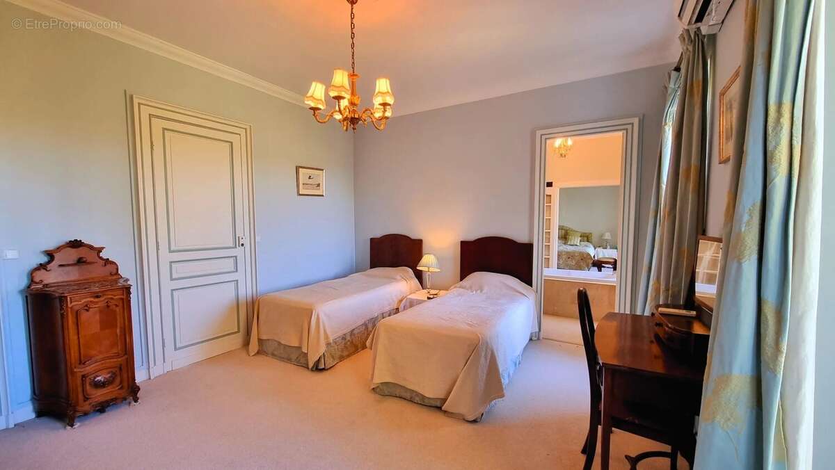 Maison à SAINT-EMILION