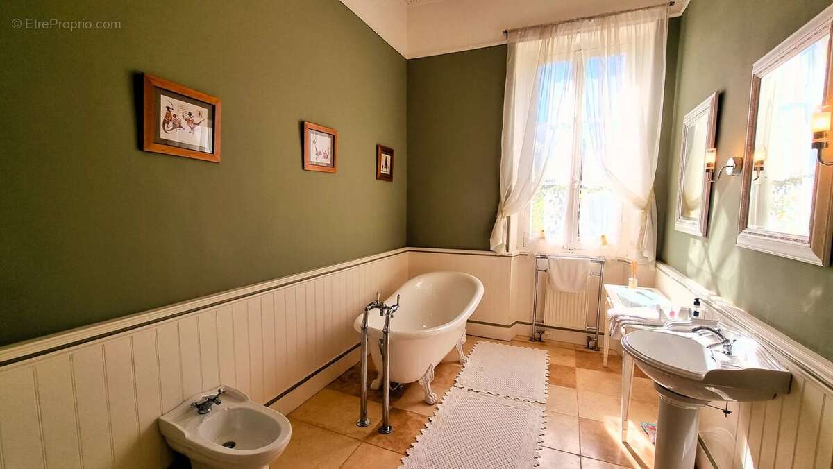 Maison à SAINT-EMILION