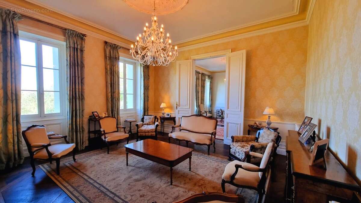 Maison à SAINT-EMILION