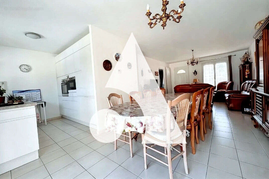 Maison à SAINT-MARTIN-DES-CHAMPS