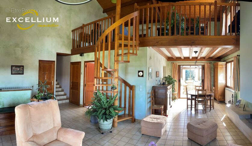 Maison à NEUVILLE-SUR-SAONE