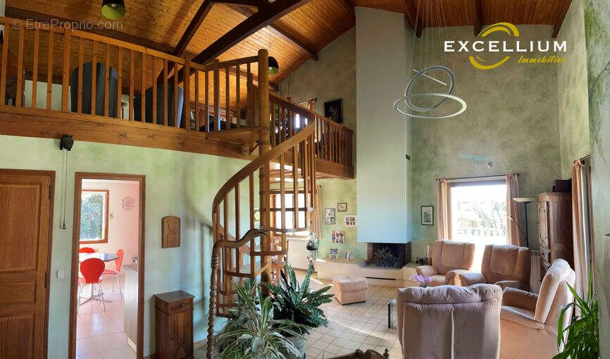 Maison à NEUVILLE-SUR-SAONE