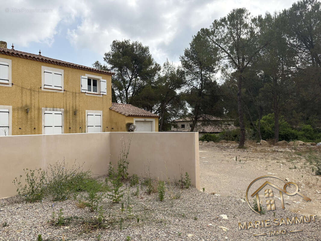 Maison à SAINT-CLEMENT-DE-RIVIERE