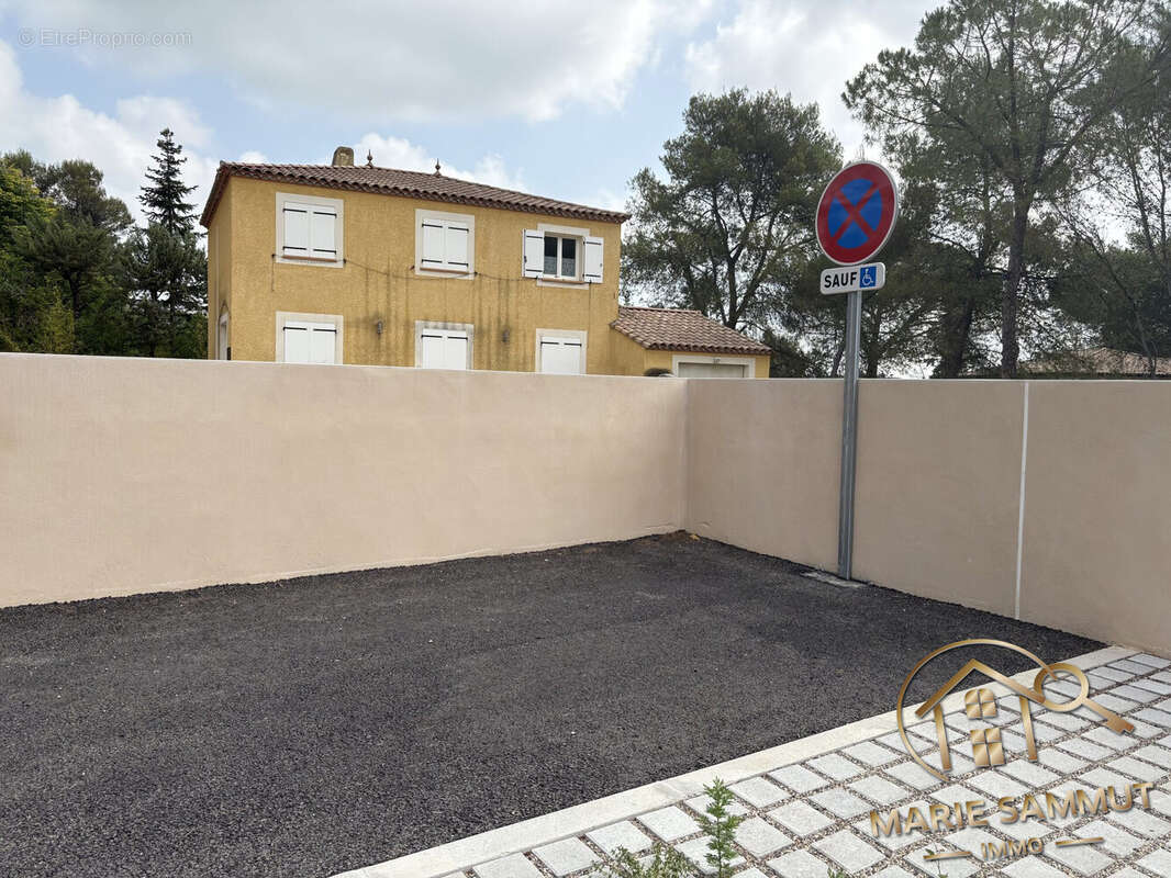 Maison à SAINT-CLEMENT-DE-RIVIERE