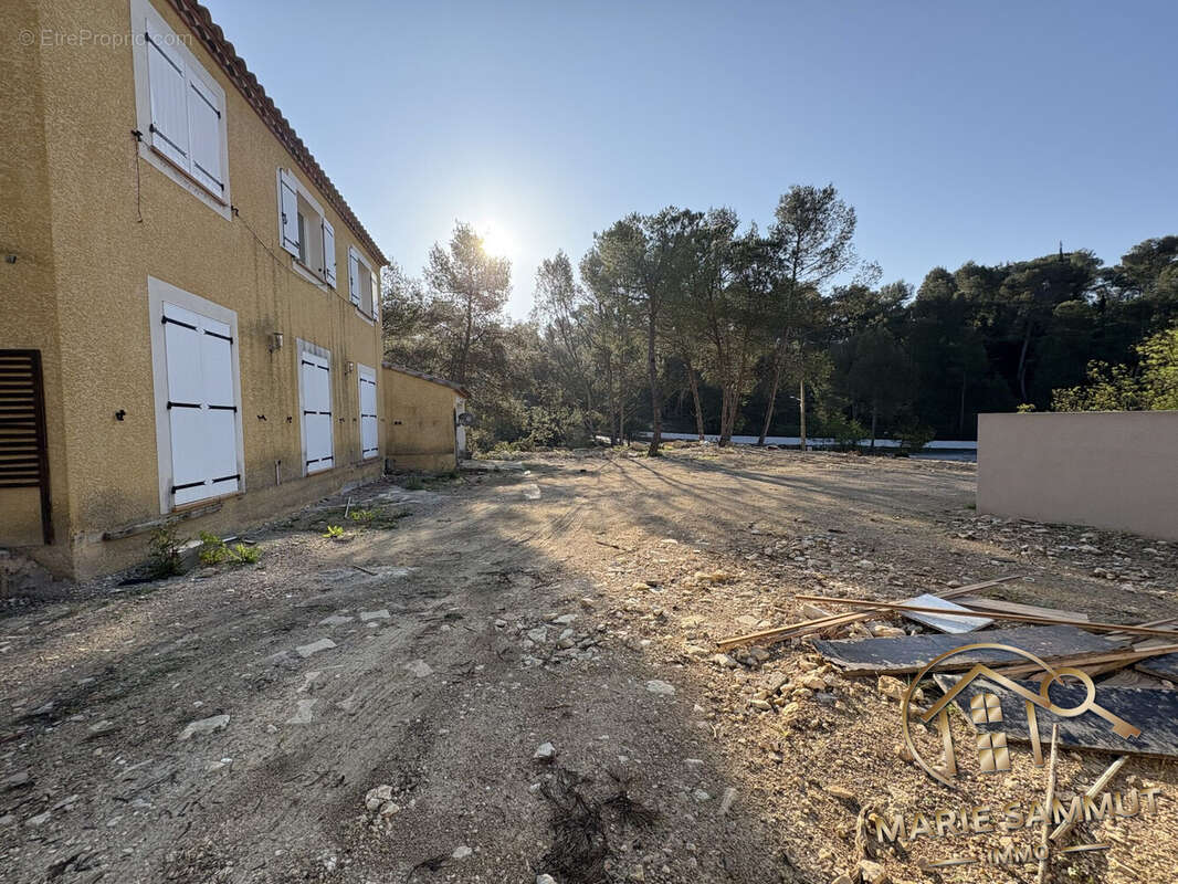 Maison à SAINT-CLEMENT-DE-RIVIERE