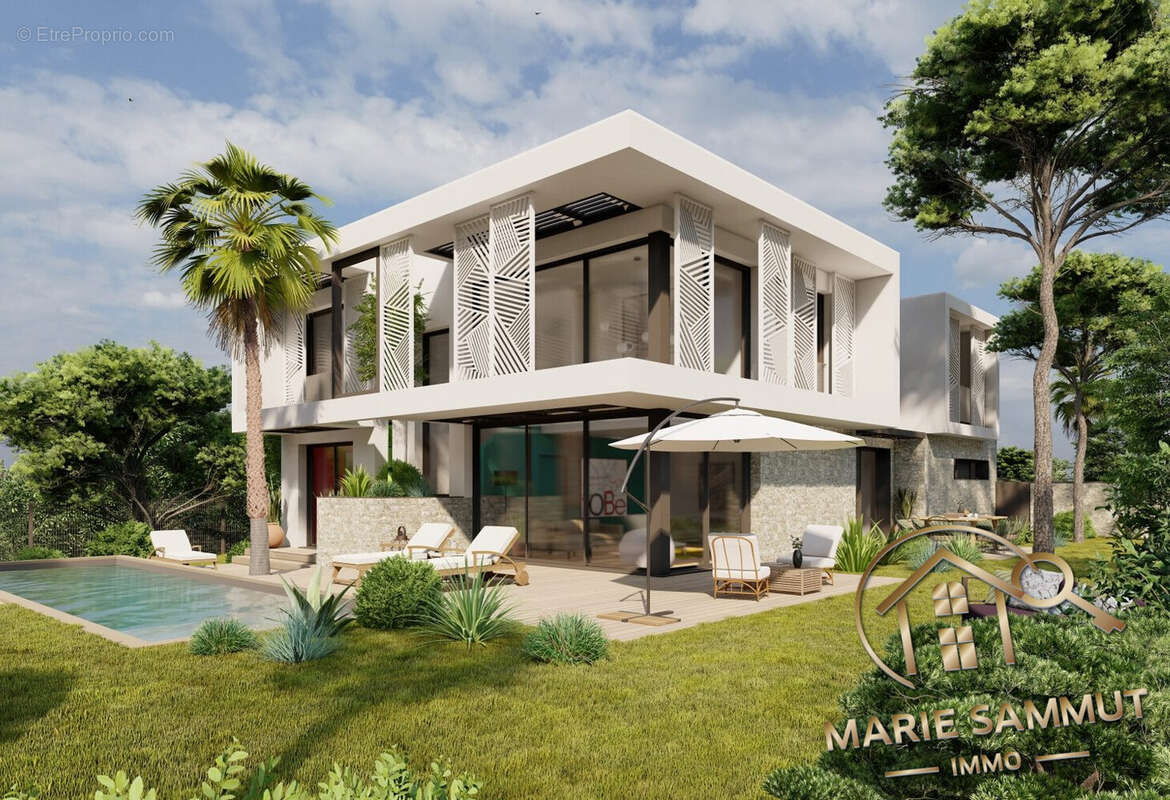 Terrain à SAINT-CLEMENT-DE-RIVIERE