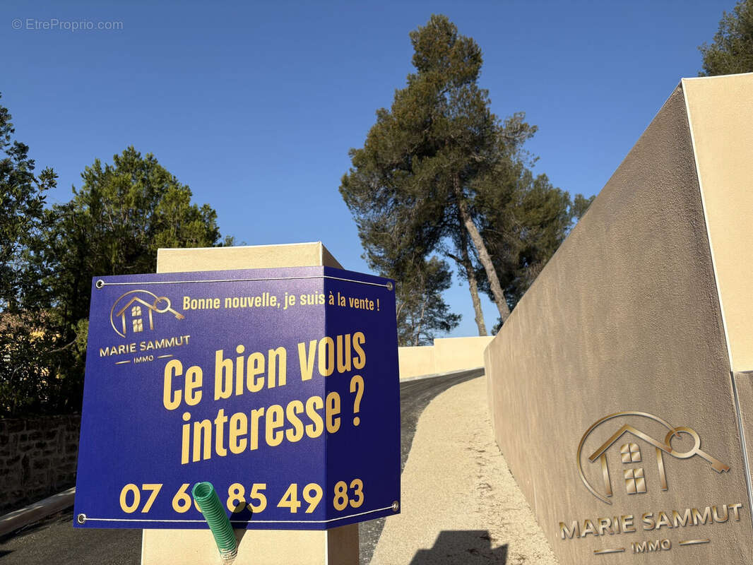 Terrain à SAINT-CLEMENT-DE-RIVIERE