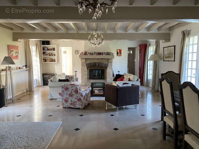 Maison à BOULLAY-LES-TROUX