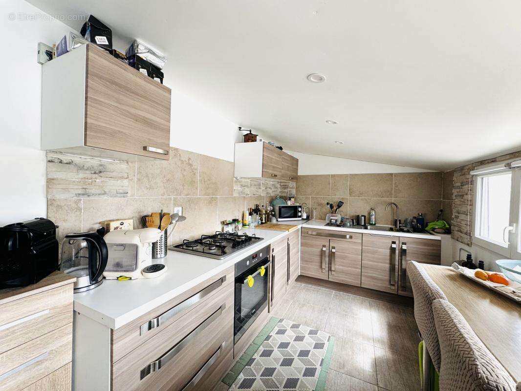 Appartement à LA FARE-LES-OLIVIERS