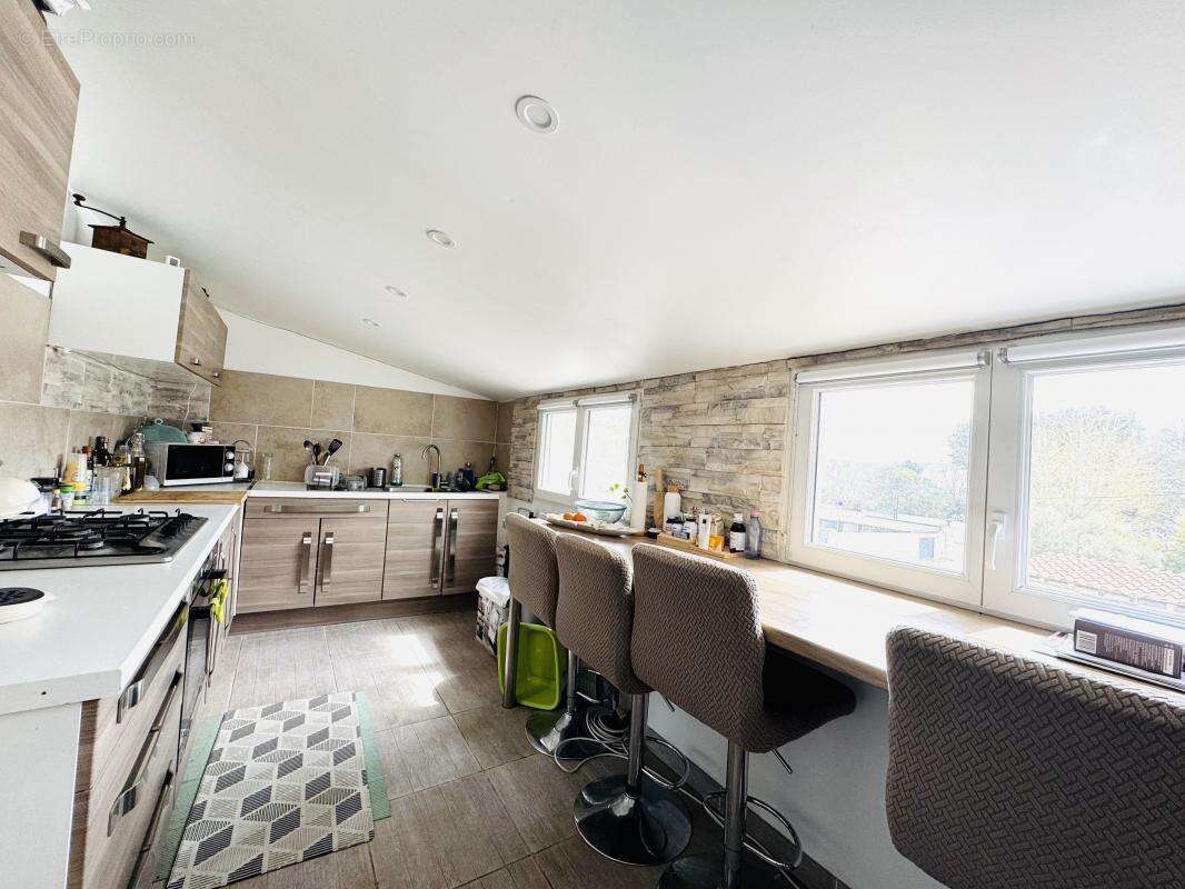 Appartement à LA FARE-LES-OLIVIERS