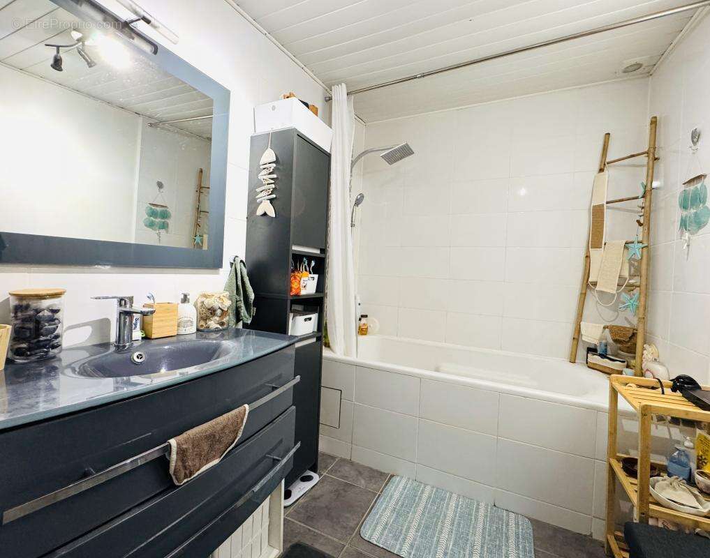 Appartement à LA FARE-LES-OLIVIERS