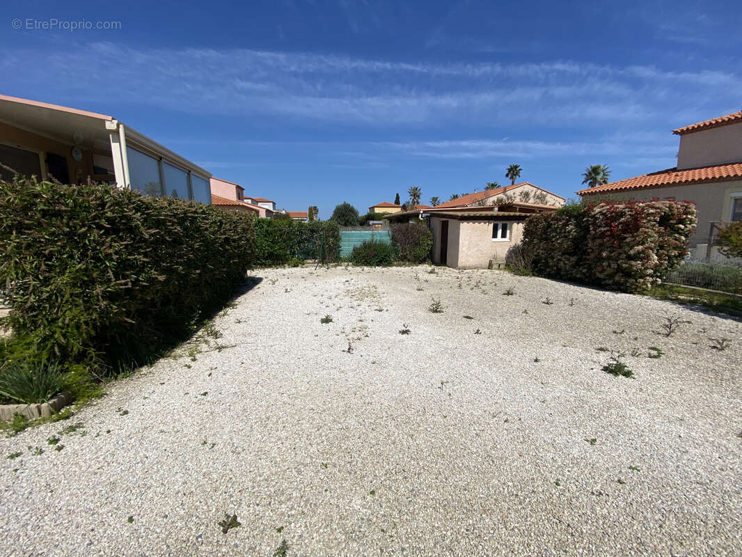 Maison à SAINT-LAURENT-DE-LA-SALANQUE