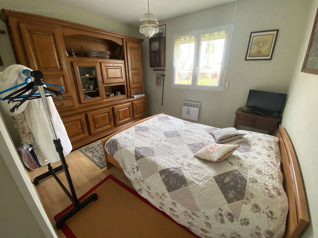 Maison à SAINT-LAURENT-DE-LA-SALANQUE