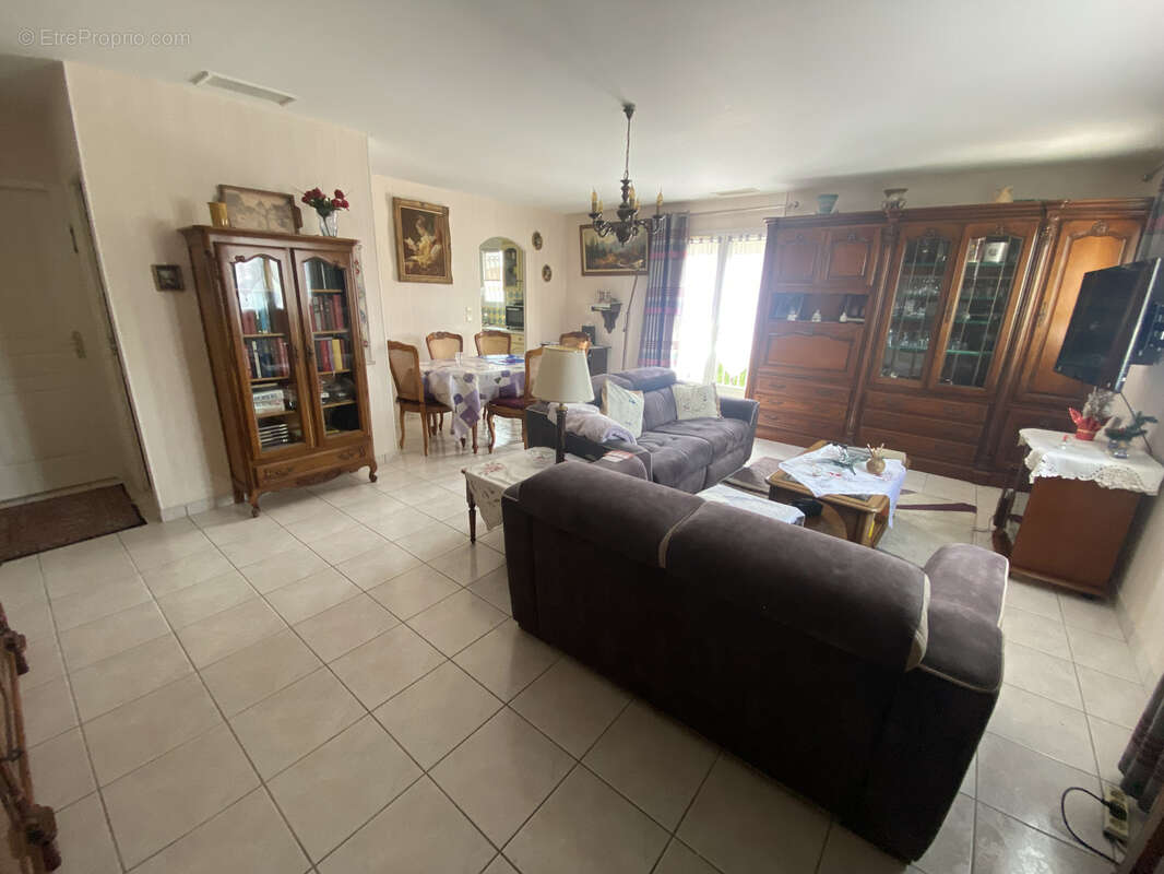 Maison à SAINT-LAURENT-DE-LA-SALANQUE