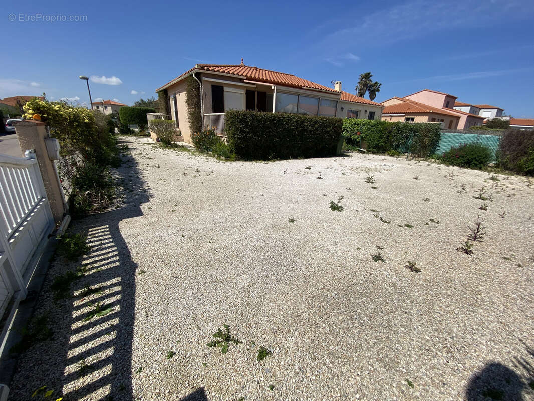 Maison à SAINT-LAURENT-DE-LA-SALANQUE