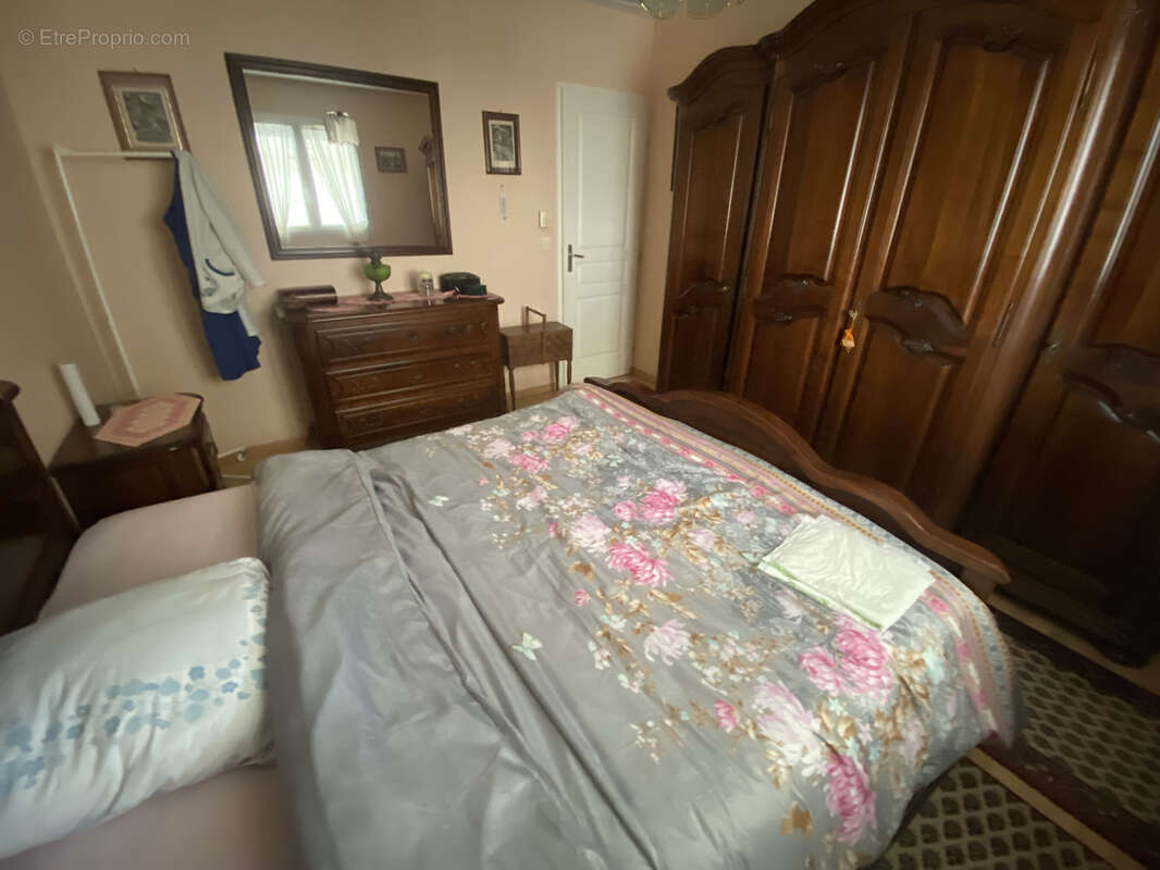 Maison à SAINT-LAURENT-DE-LA-SALANQUE