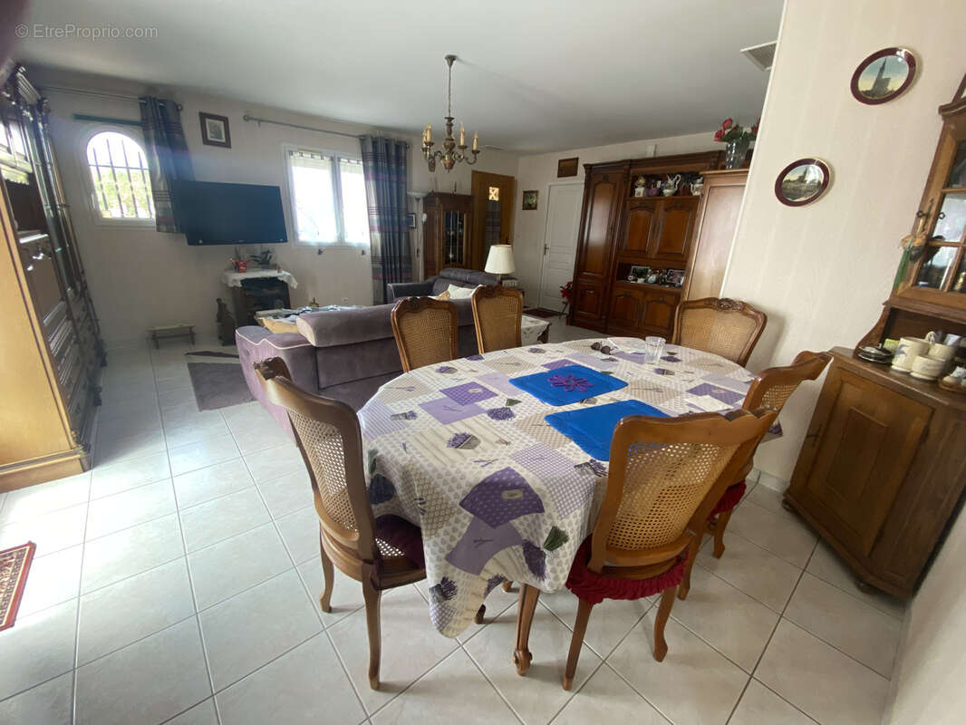 Maison à SAINT-LAURENT-DE-LA-SALANQUE