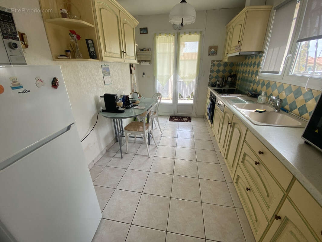 Maison à SAINT-LAURENT-DE-LA-SALANQUE