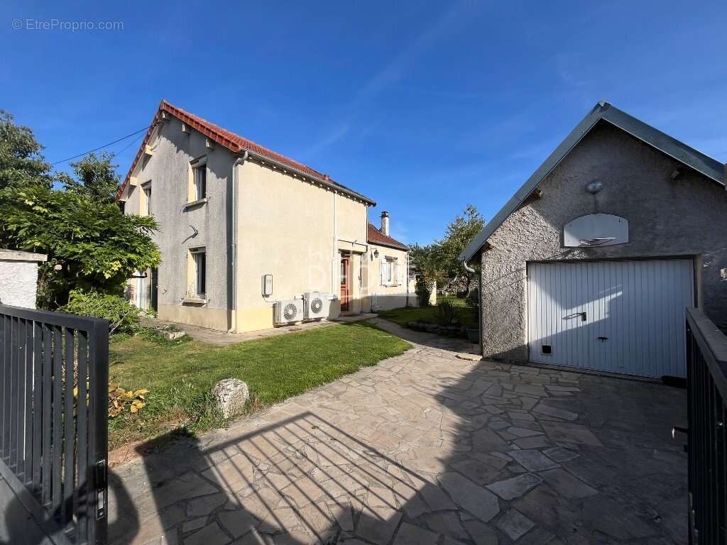 Maison à ROZAY-EN-BRIE