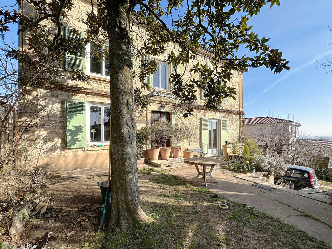Maison à LUCENAY