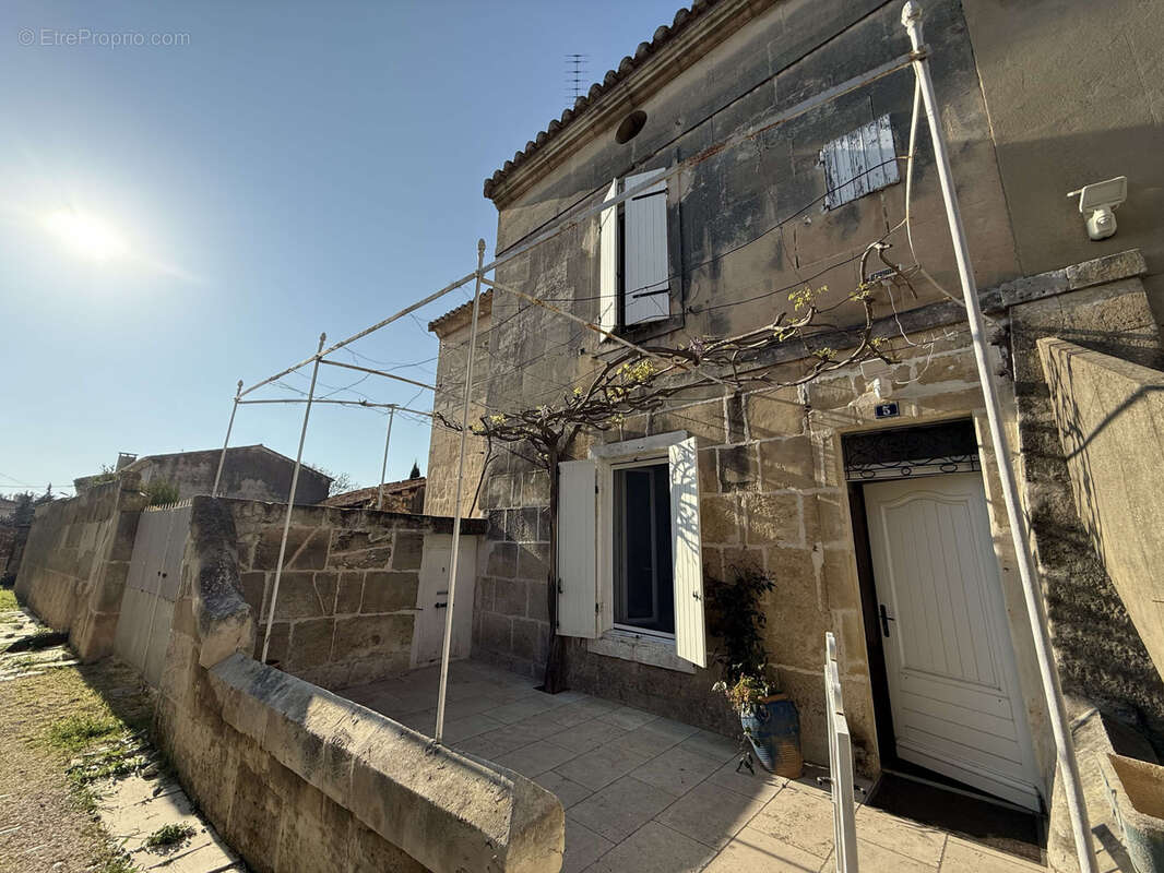 Maison à FONTVIEILLE