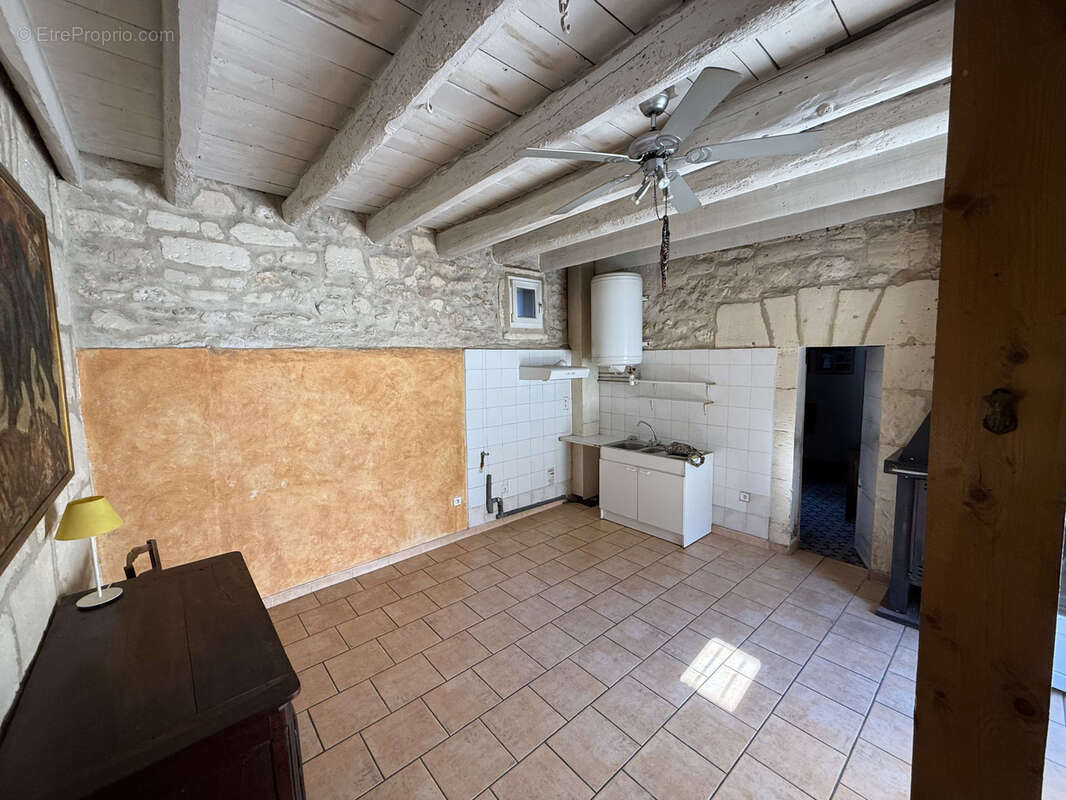 Maison à FONTVIEILLE