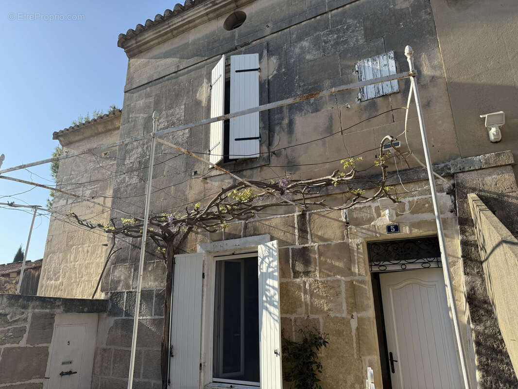 Maison à FONTVIEILLE