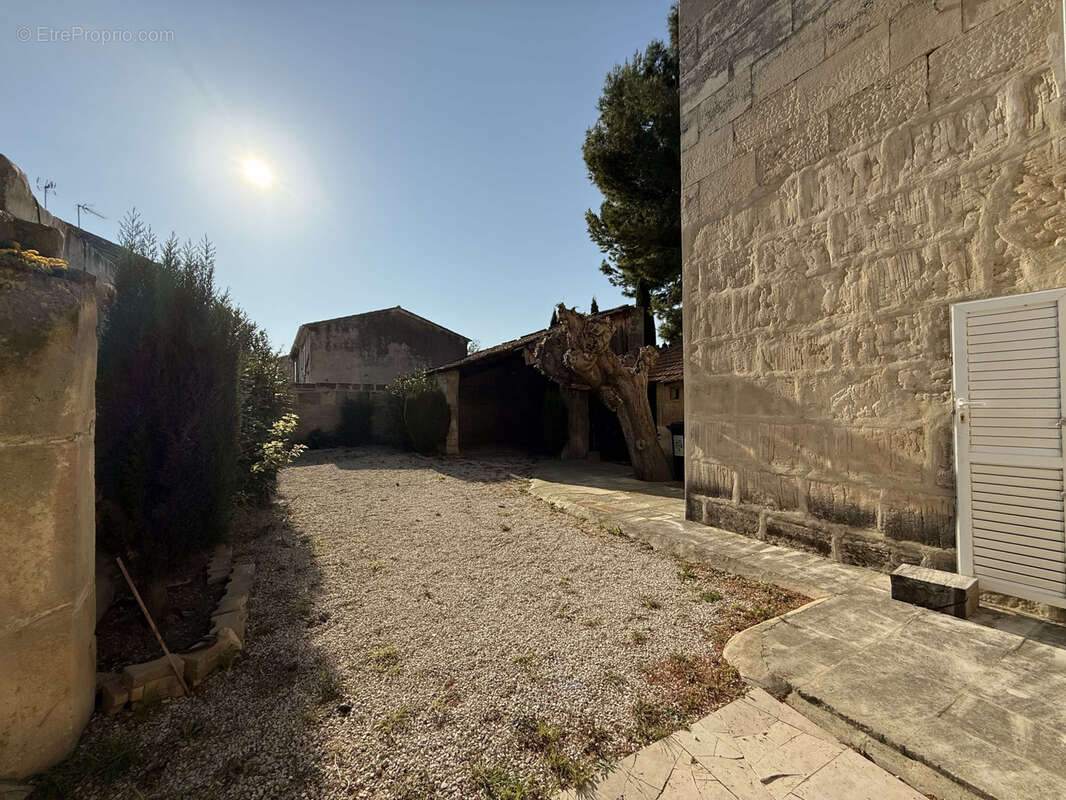 Maison à FONTVIEILLE