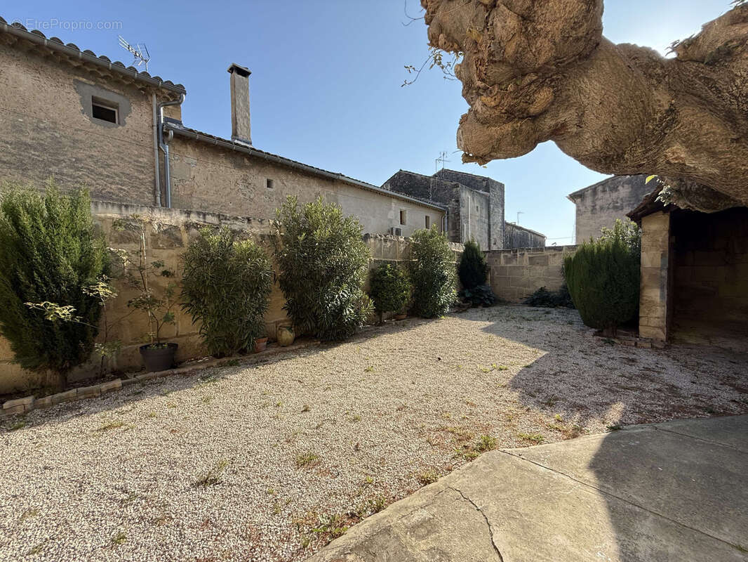 Maison à FONTVIEILLE