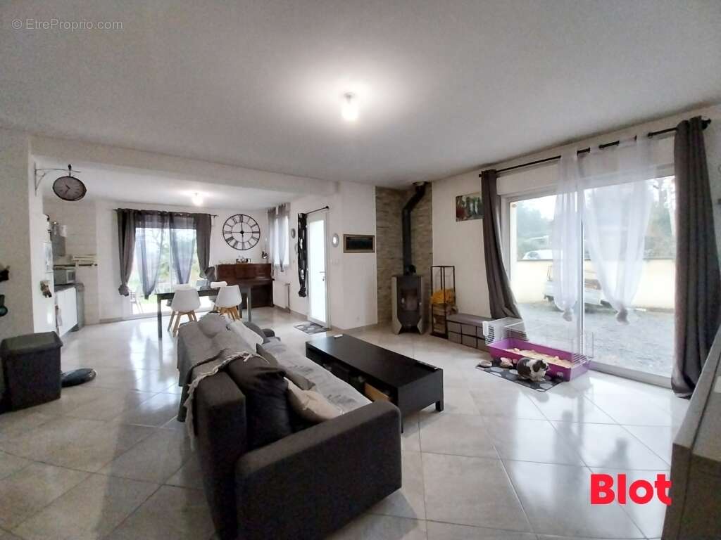 Maison à MINIAC-MORVAN