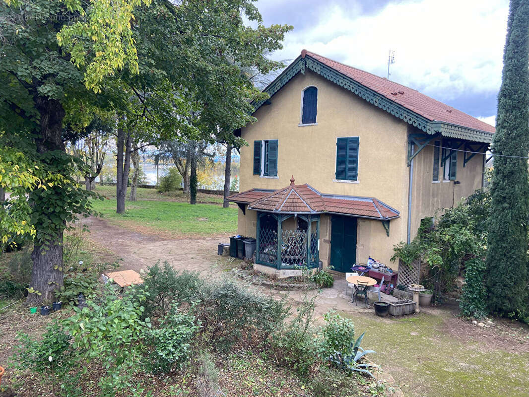 Terrain à CURIS-AU-MONT-D&#039;OR