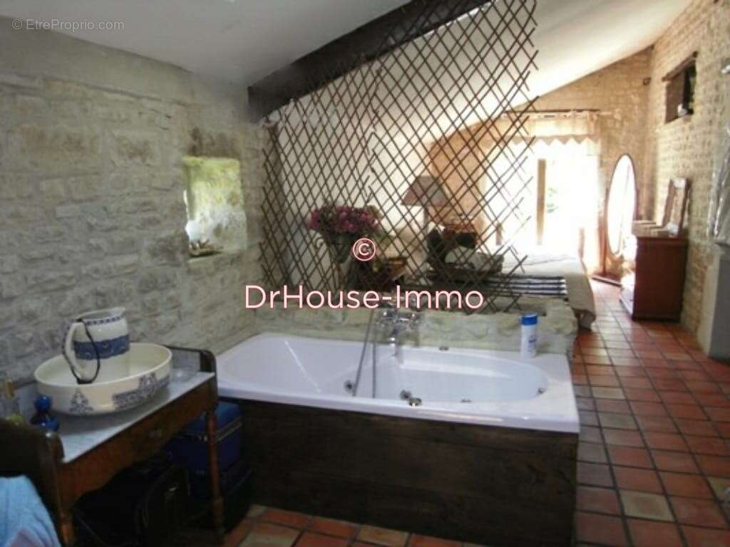 Maison à SAINT-AMANT-DE-BOIXE