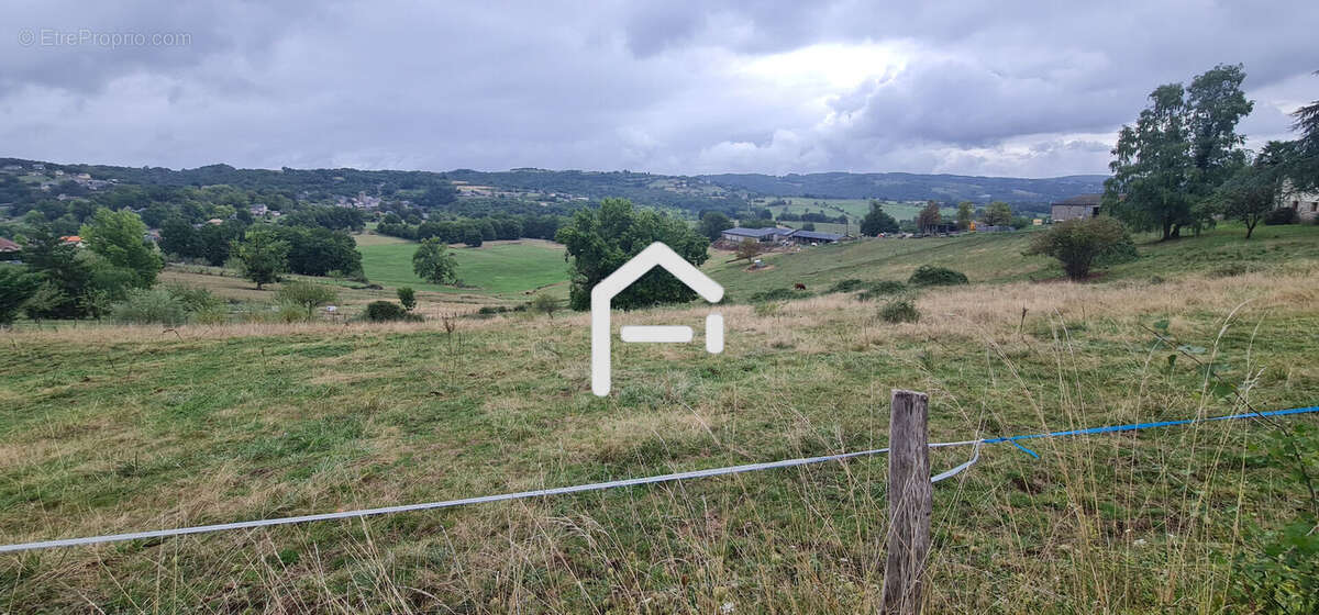 Terrain à VOUTEZAC