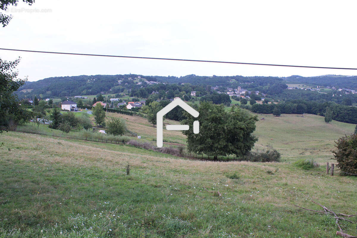 Terrain à VOUTEZAC