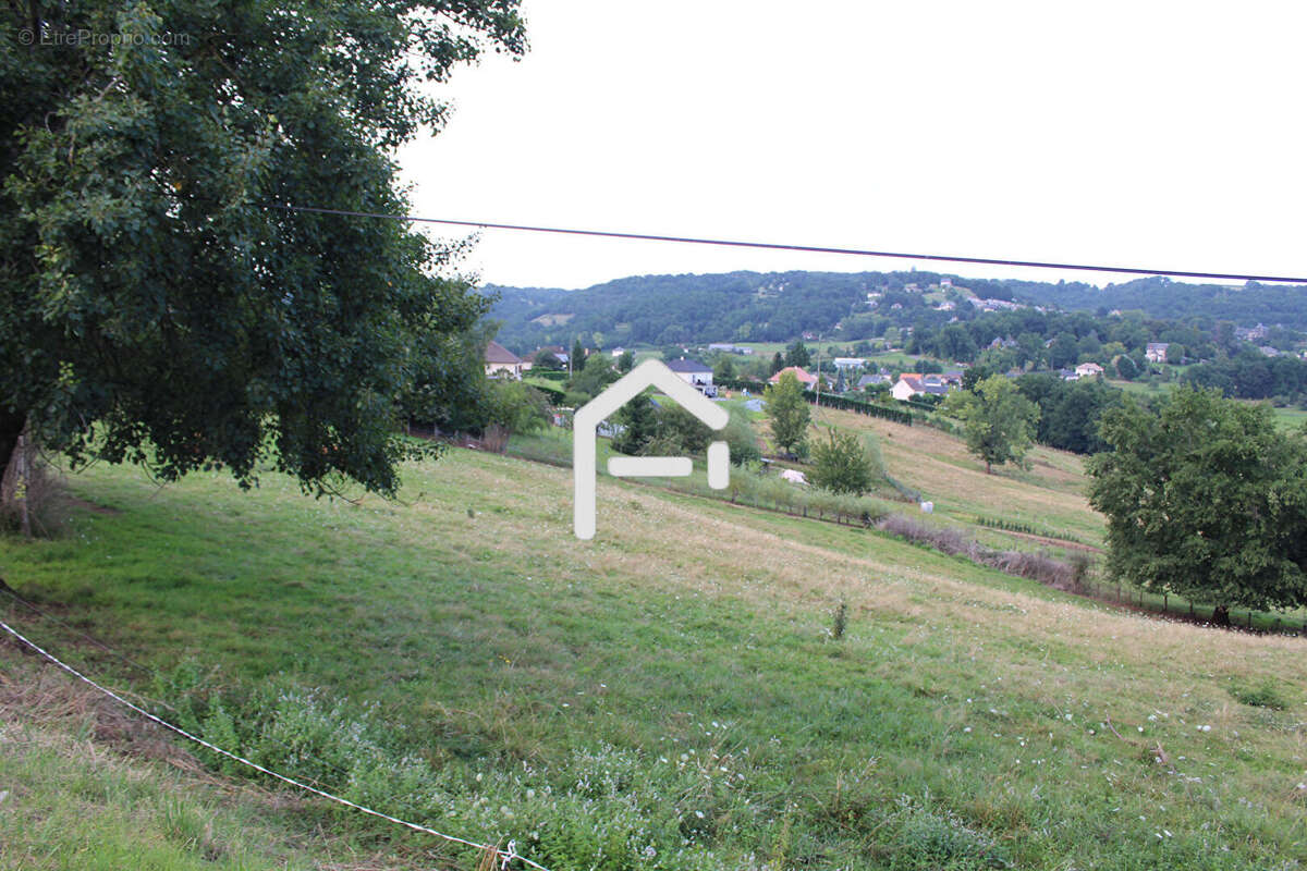 Terrain à VOUTEZAC