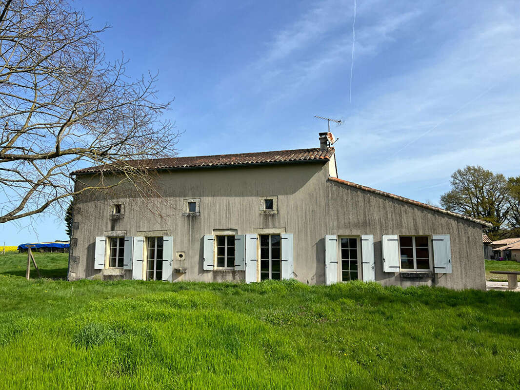 Maison à SAVIGNE