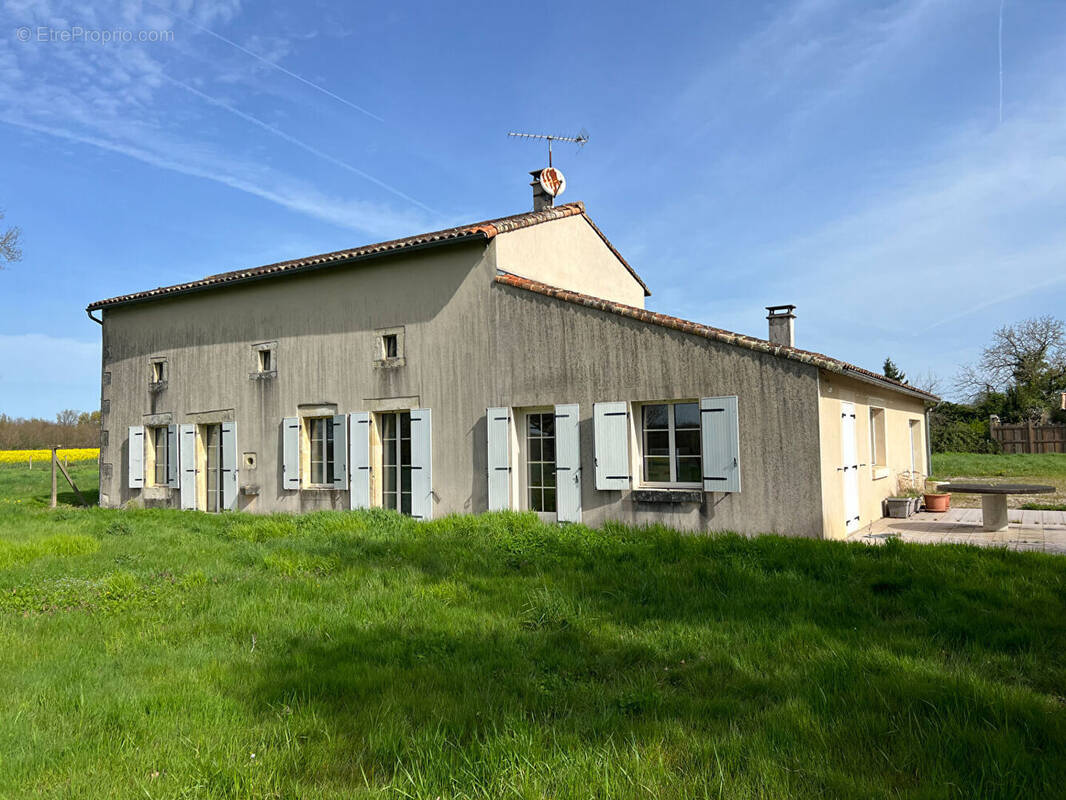 Maison à SAVIGNE