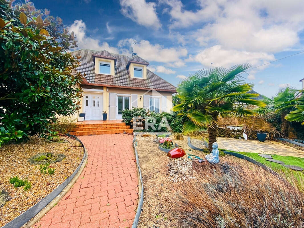 Maison à VERT-SAINT-DENIS