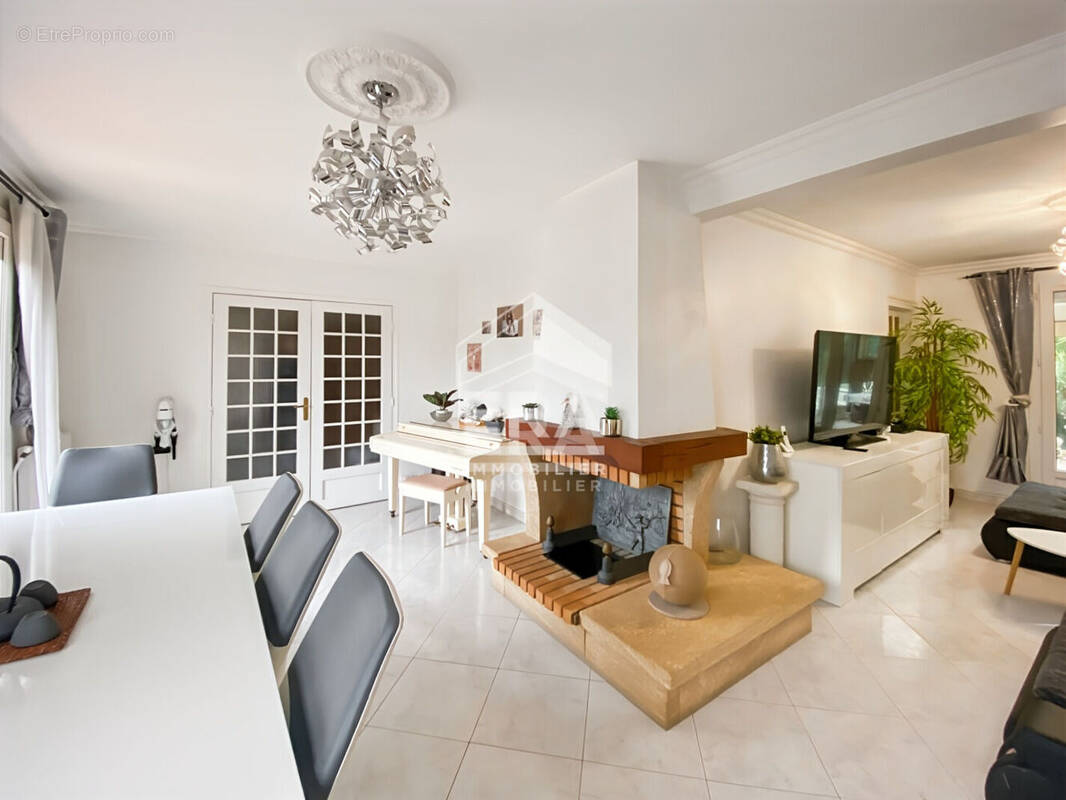 Maison à VERT-SAINT-DENIS