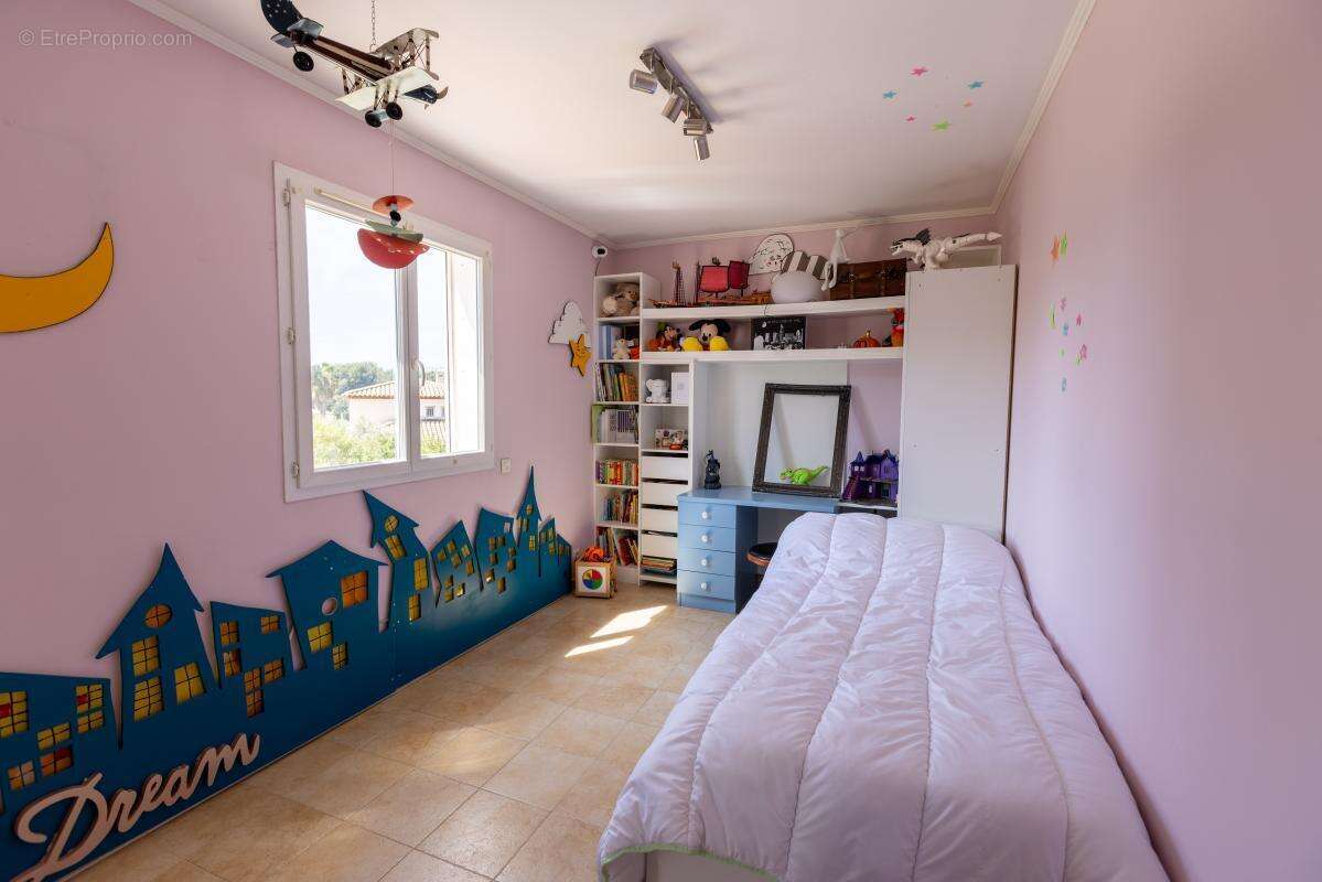 Maison à SAINT-CYR-SUR-MER