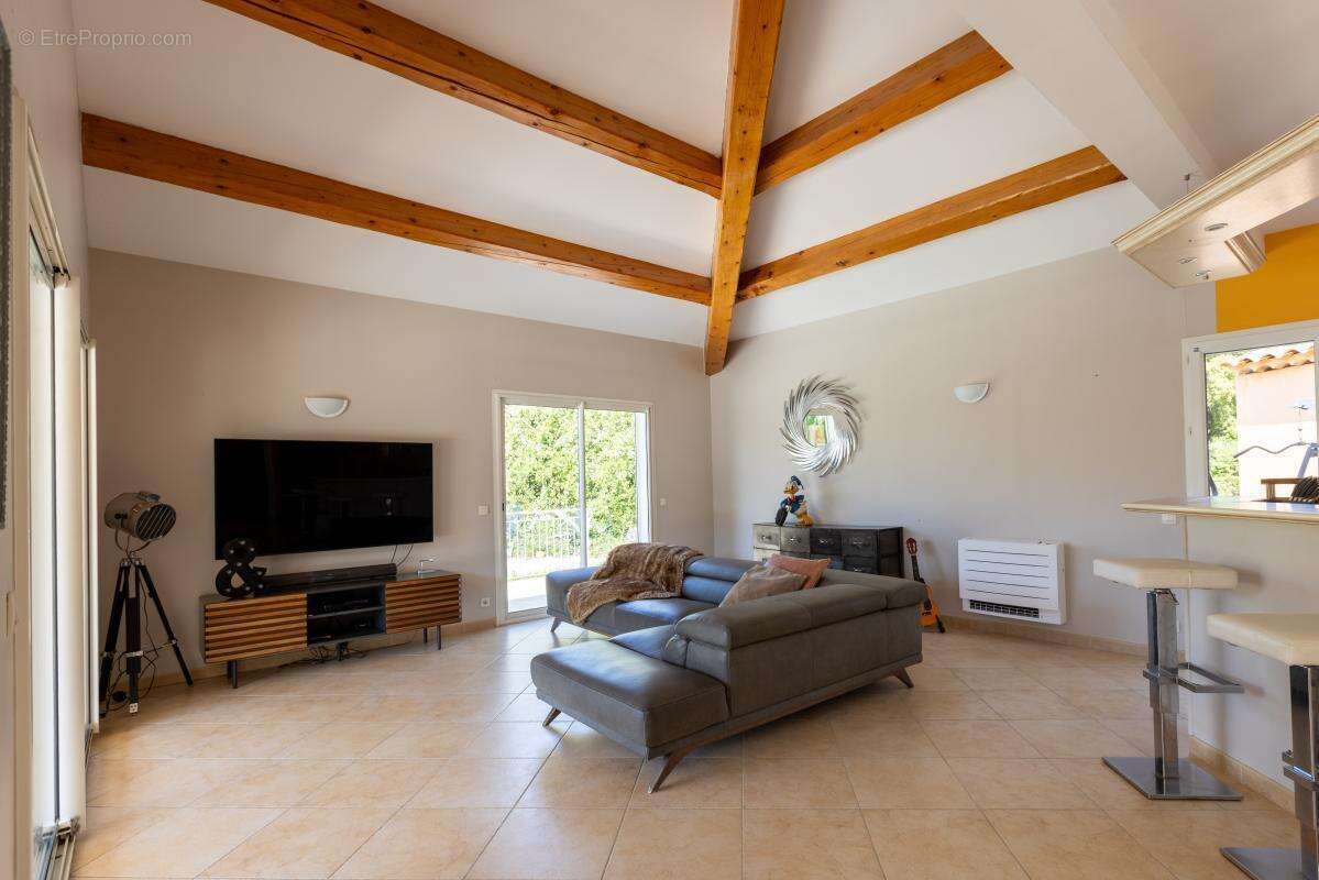 Maison à SAINT-CYR-SUR-MER