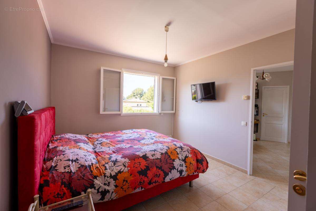 Maison à SAINT-CYR-SUR-MER