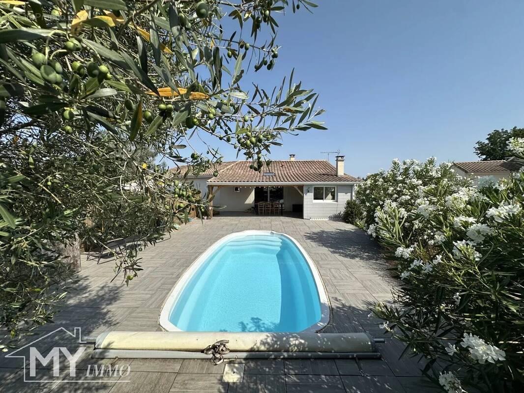 Maison à MOULIETS-ET-VILLEMARTIN