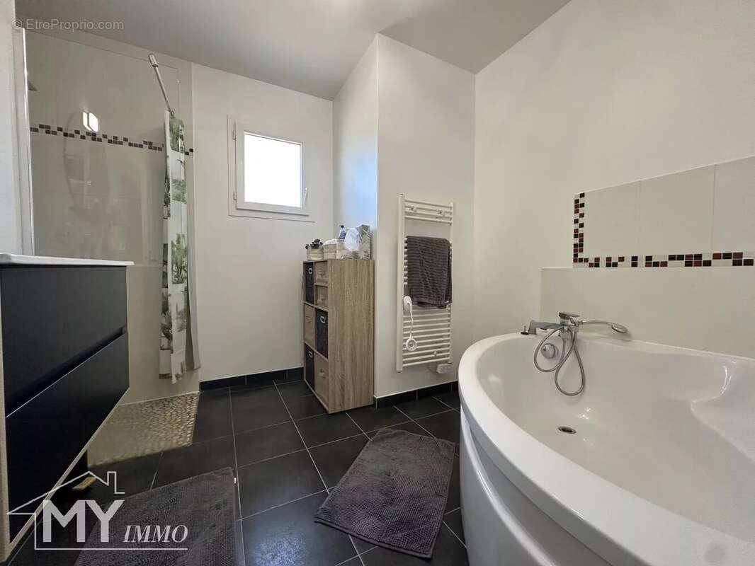 Maison à MOULIETS-ET-VILLEMARTIN