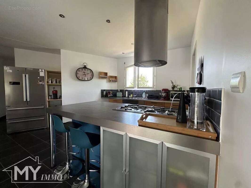 Maison à MOULIETS-ET-VILLEMARTIN