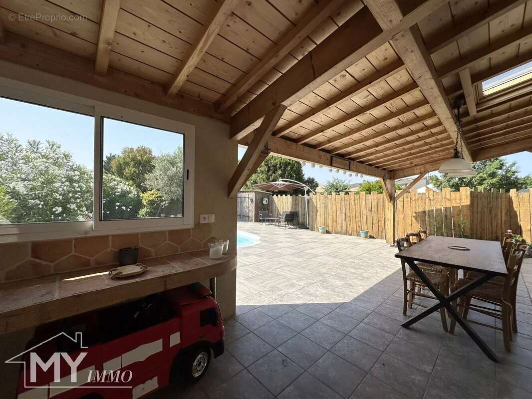 Maison à MOULIETS-ET-VILLEMARTIN