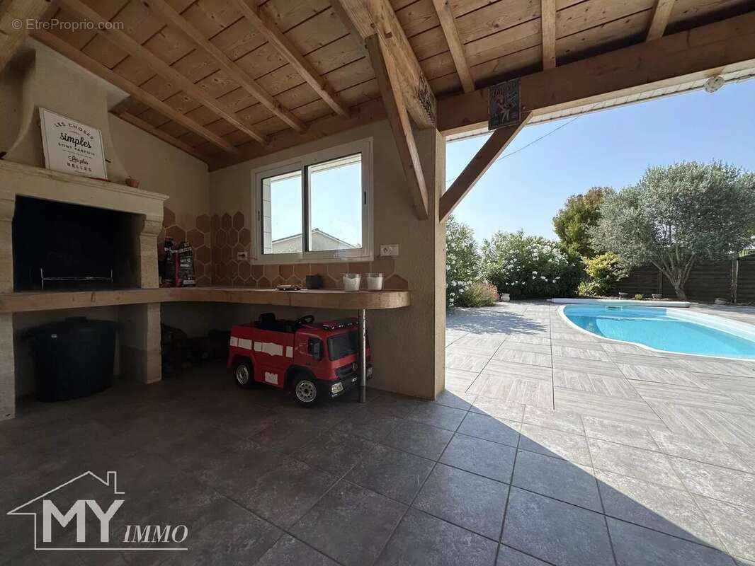 Maison à MOULIETS-ET-VILLEMARTIN