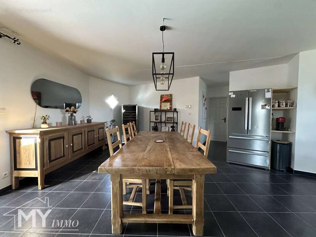 Maison à MOULIETS-ET-VILLEMARTIN