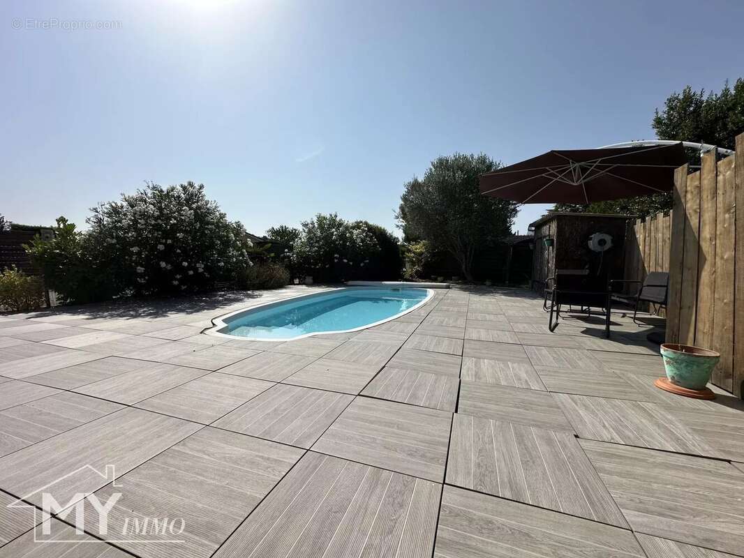 Maison à MOULIETS-ET-VILLEMARTIN