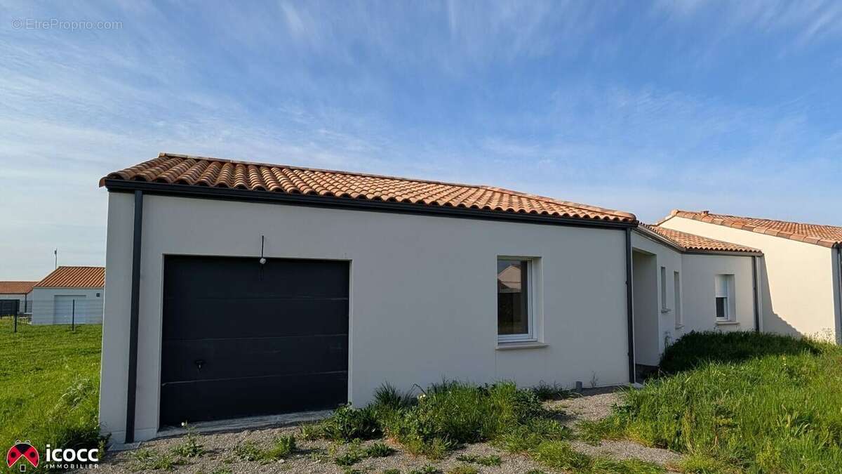 Maison à LES MAGNILS-REIGNIERS